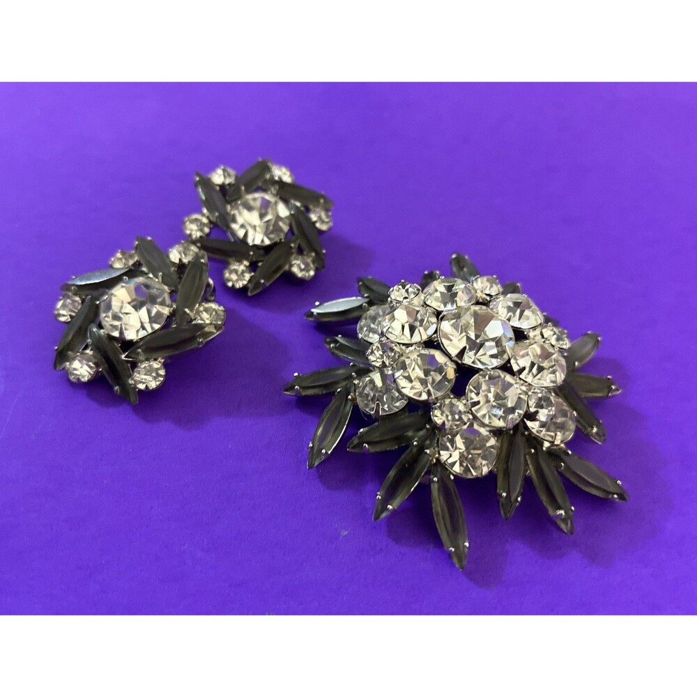Vtg Clear Round & Greenish Gray Navette Rhinestone Brooch w Clip On Earrings Set